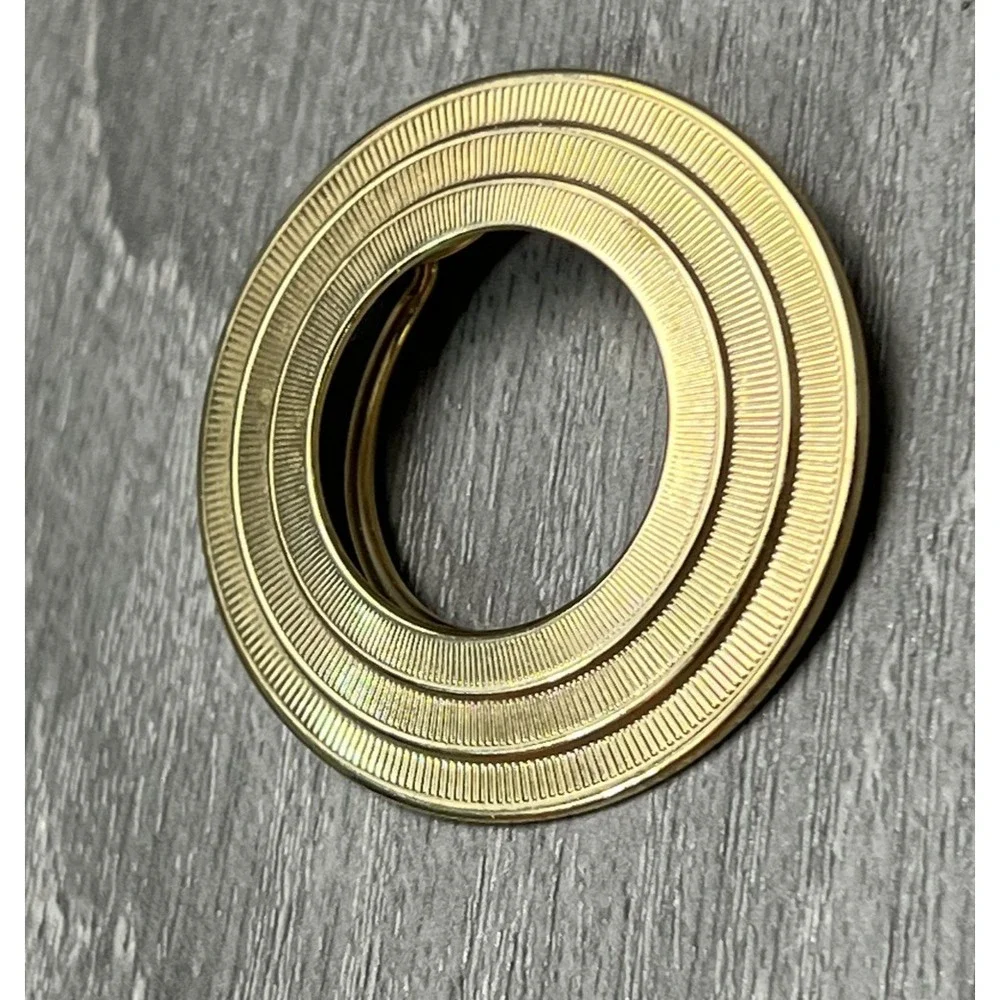 Vintage Gold Tone Concentric Ridged Circle Scarf Clip Modernist Style